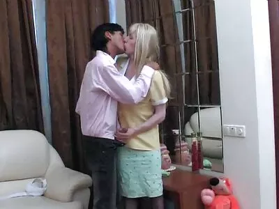 Blonda își pula mica xxx scutură șoldurile