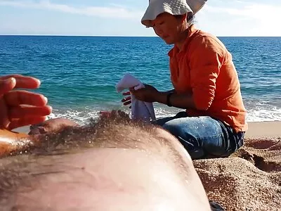 Puiul tocilar ne arată filme sexi online jucăria ei