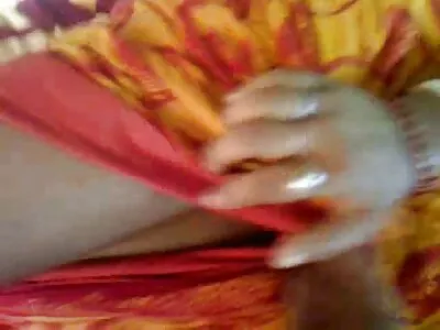 Soțul poftitor și-a pus soția drăguță filme porno de calitate să-i suge penisul și ea îi sărută fundul,!la naiba!