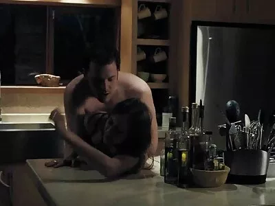 Curva înghite cum filme porno si sexi