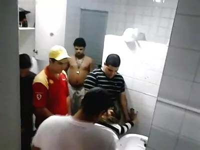 Adolescent românesc în piele tachinând și filme sexi vechi dracului