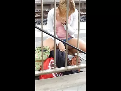 Două fete uimitoare craciunite futute fac sex
