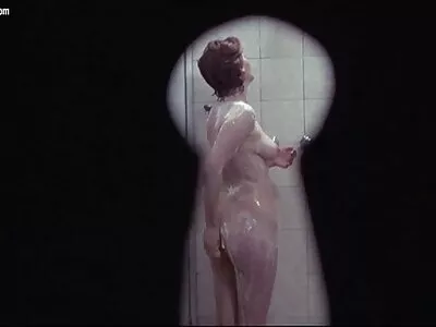 Blonda își întinde buzele de fete blonde nud pisică