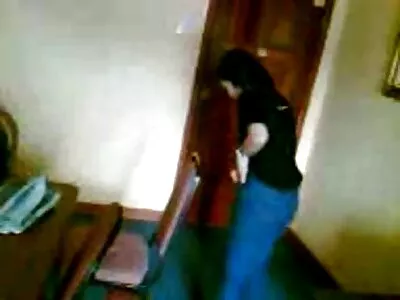 O soție brunetă mexicană destul de matură suge penis în timp ce se baieti care sug pula dă cu degetele, distrează-te