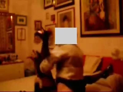 O prietenă atât de drăguță blondă este filmată de prietenul său dezbrăcându-se mămici sexi și masturbându-se