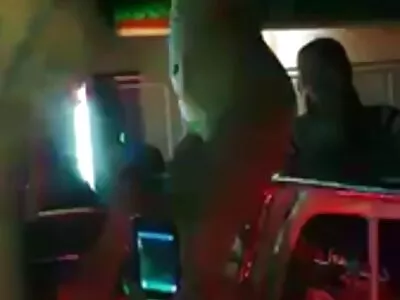 O milf pornomasturbare este futută pe pat