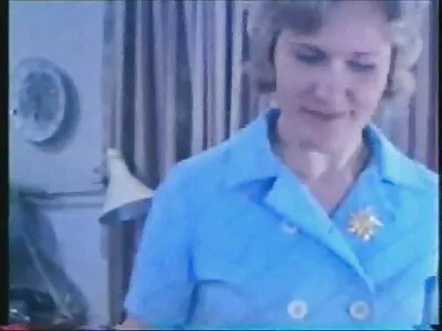 Blonda cu păr scurt este xxx cu fete sexi mâncată afară