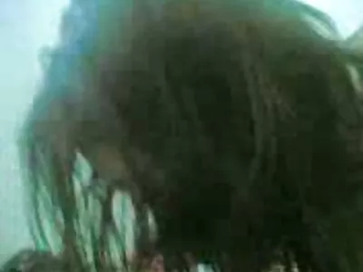 Așa că prietena drăguță brunetă face sexul distractiv cu prietenul său de culoare,!la cea mai futacioasa femeie naiba!