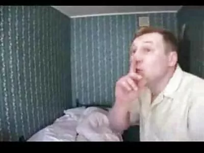 O prietenă atât de drăguță blondă face un videoclip cu sex distractiv când barbati futaciosi părinții pleacă din casă