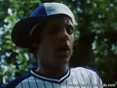 Cutie își scoate se fute in cur chiloții
