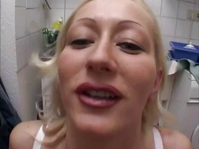 Fată cu păr filme porno cu babe futute in cur creț dând cap