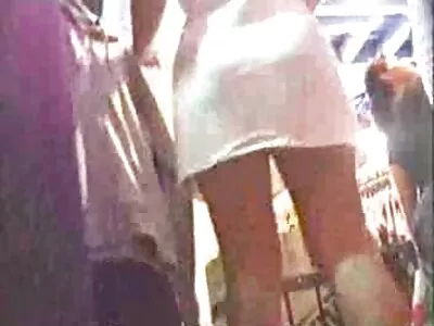 O soție blondă atât de drăguță face o distracție sexuală fierbinte duminica, futai cu gagici când părinții sunt la biserică
