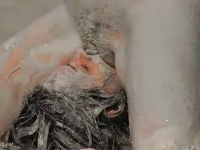 Îmi fete blonde dezbracate bate clitorisul cu plăcere