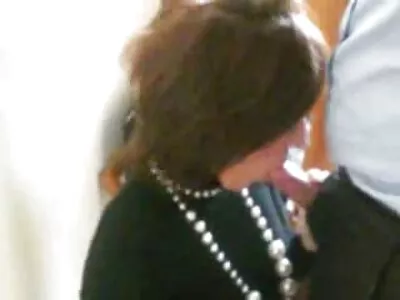 Două sexy într-o cadă cu barbati in pula goala o bucată