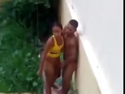 Doamna în vârstă porno cu cele mai sexi fete are nevoie de un vibrator