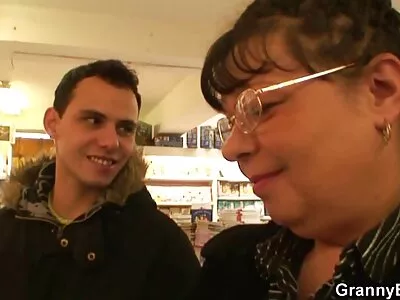 Așa că o fete slabe xxx prietenă drăguță blondă face sexul amuzant în fața camerei web când părinții sunt afară