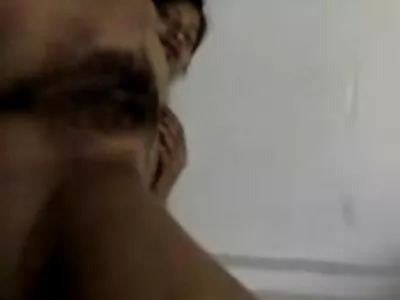 Drăgălașă rusă fulgerează ia muie pentru bani